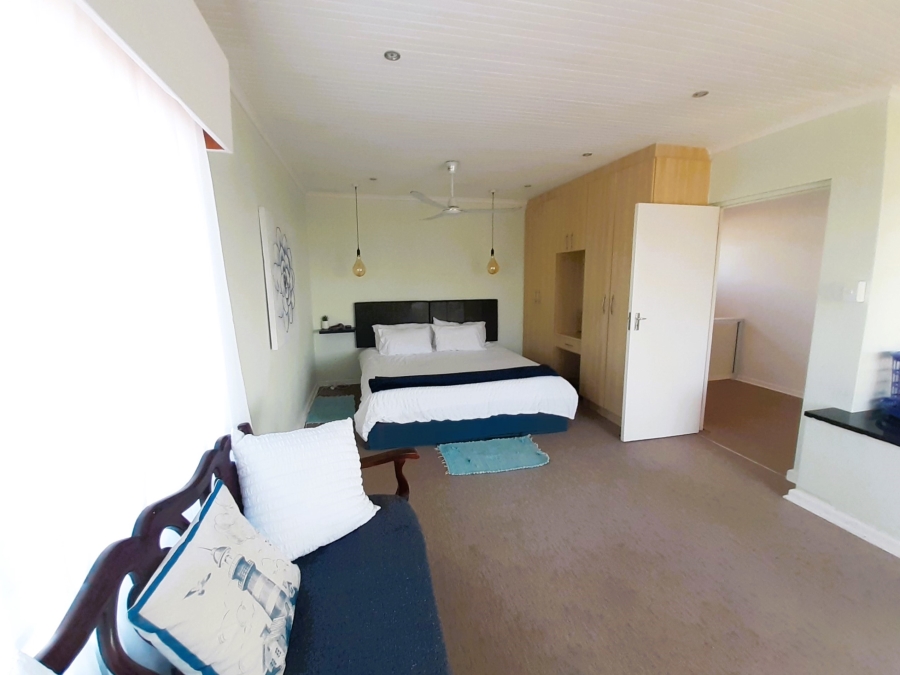 5 Bedroom Property for Sale in Paradise Beach Eastern Cape